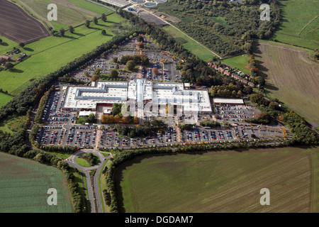 Vista aerea di York Designer Outlet, talvolta noto come McArthur Glen o York Retail Outlet, York Foto Stock