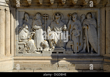 Santo Stefano statua bastione dei pescatori sulla Collina del Castello Budapest Ungheria Europa Foto Stock