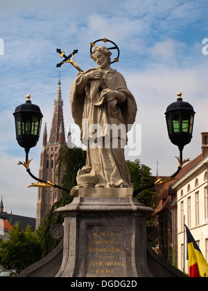 Statua di San Giovanni Nepomuceno a Bruges Foto Stock