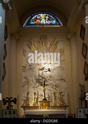 Altare presso la chiesa di Saint Jacques-sur-Coudenberg Foto Stock