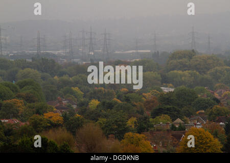 Il torneo di Wimbledon, Londra, Regno Unito. Il 19 ottobre 2013. I colori autunnali la mattina nel sud-ovest di Londra: Credito amer ghazzal/Alamy Live News Foto Stock