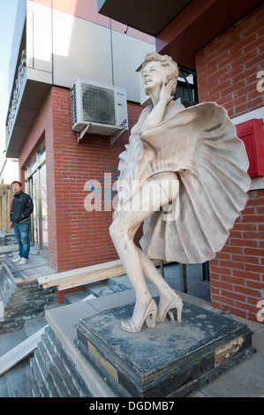 Marilyn Monroe statua - scena da sette anni di prurito il filmato a 16 Wusi Street, Dongcheng District, Pechino Foto Stock