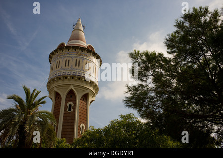 Torre d'Aigües de Catalana de Gas da Josep Domènech Estapá a Barceloneta Park a Barcellona. Foto Stock