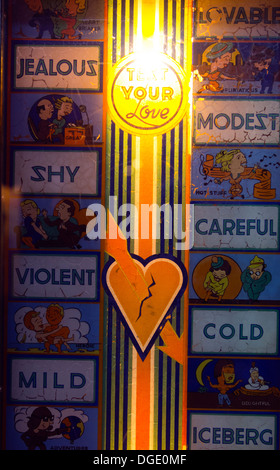 Amore macchina tester, Musée Mécanique un museo costituito da 20esimo secolo penny arcade giochi, San Francisco. Foto Stock