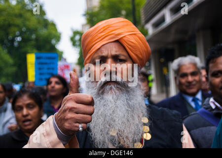 Londra, Regno Unito. Il 19 ottobre 2013. Casta guarda il Regno Unito dimostra contro gli Indiani del sistema delle caste che nega la parità di opportunità per tutti. Credito: Paolo Davey/Alamy Live News Foto Stock