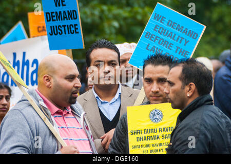 Londra, Regno Unito. Il 19 ottobre 2013. Casta guarda il Regno Unito dimostra contro gli Indiani del sistema delle caste che nega la parità di opportunità per tutti. Credito: Paolo Davey/Alamy Live News Foto Stock