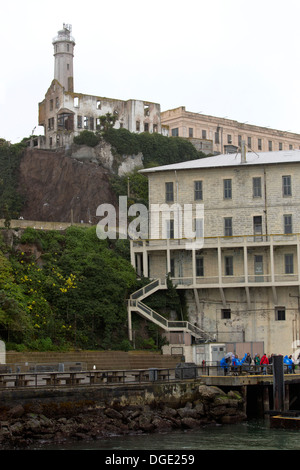 Alcatraz Wharf, Isola di Alcatraz e la baia di San Francisco, California, Stati Uniti d'America Foto Stock