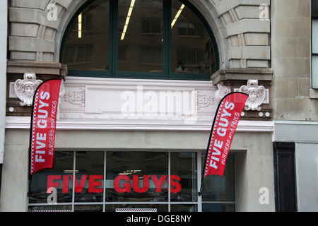 Ex Macys Store sulla quattordicesima strada che è ora cinque ragazzi hamburger Foto Stock