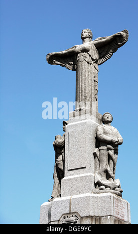 Stele commemorativa di due guerre mondiali, Cancale, Bretagna Francia del nord Europa Foto Stock