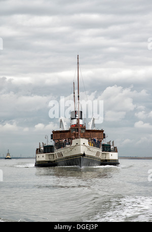 L'ultimo mare andando battello a vapore nel mondo. Il PS Waverley si fa strada lungo il fiume Tamigi a Londra Foto Stock