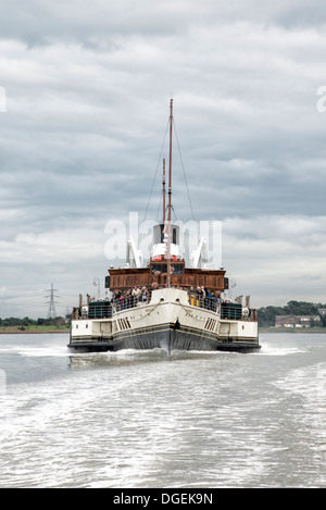 L'ultimo mare andando battello a vapore nel mondo. Il PS Waverley si fa strada lungo il fiume Tamigi a Londra Foto Stock