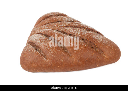 Triangolo della pagnotta di pane di segale isolato su bianco Foto Stock