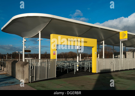 Match Day tornello uscita della Metrolink tram fermata presso il Campus Etihad, Eastlands, Manchester, Inghilterra, Regno Unito Foto Stock