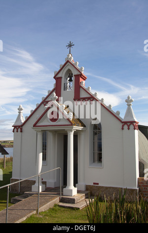 Isole di Orkney, Scozia. Pittoresca vista esterna della Cappella italiana sull'Orkney isola di agnello Holm. Foto Stock