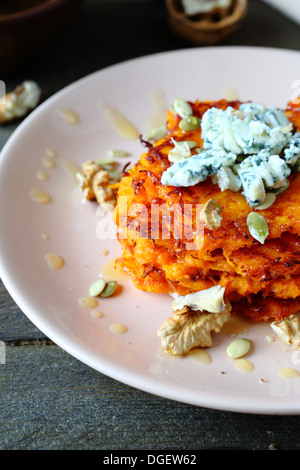 Fritto delizioso Frittelle di zucca, cibo close up Foto Stock