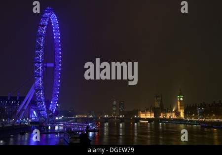 Magnifica vista prendendo in London Eye e le case del Parlamento. Foto Stock