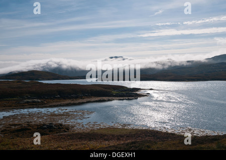 Nebbia bassa sul Loch Eynort Sud Uist Scozia Scotland Foto Stock