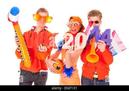 Due ragazzi e una ragazza, i tifosi del calcio olandese team. Foto Stock