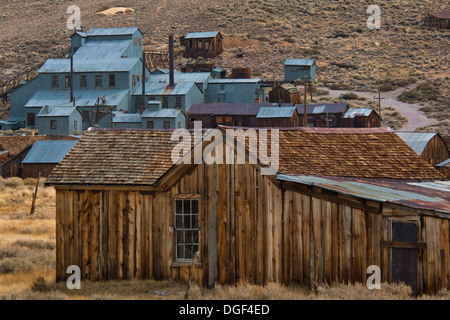 Timbro Mill e casa in legno, Bodie State Historic Park, Mono County, California Foto Stock