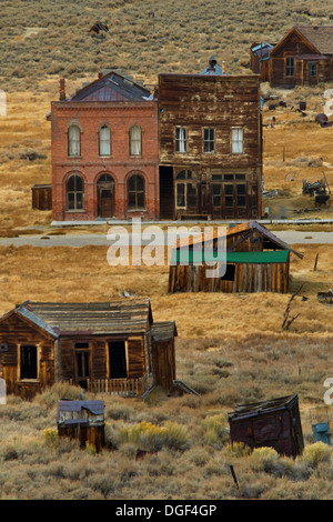 Gli edifici di vecchia costruzione a Bodie State Historic Park, Mono County, California Foto Stock