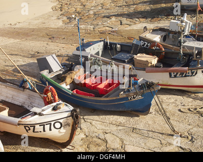 Barche da pesca Sennen Cove, Cornwall, Inghilterra Foto Stock