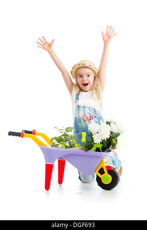 Bambino ragazza con vasi di fiori e attrezzature da giardinaggio isolato Foto Stock