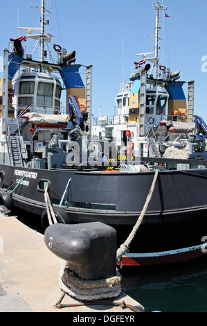 Ocean andando rimorchiatori Vehinte e Vehinticuatro di Santander in porto, Malaga, Andalusia, Spagna, Europa. Foto Stock