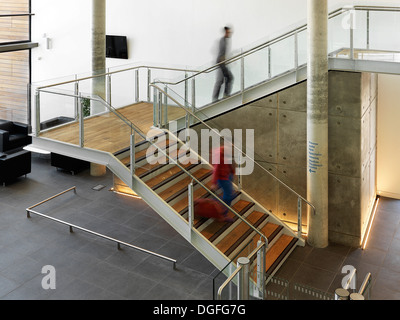 Splashpoint Leisure Centre, Worthing, Regno Unito. Architetto: Wilkinson Eyre Architects, 2013. Ingresso pubblico hall. Foto Stock