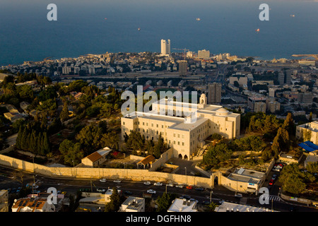 Una foto aerea di Haifa cityscape- il municipio edificio Foto Stock