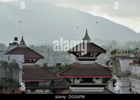 Vista dei tetti tempio, Durbar Square, Kathmandu, Nepal, Asia Foto Stock