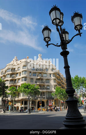 Casa Mila, La Pedrera, architetto Antoni Gaudi, Passeig de Gracia, quartiere Eixample, Barcellona, in Catalogna, Spagna, Europa Foto Stock