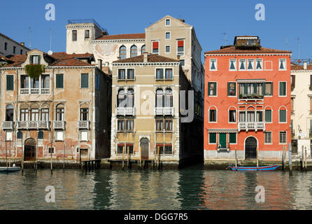 Case, palazzo, palazzi sul Canal Grande, Canale o Canale Grande, Venezia, Italia e Europa Foto Stock