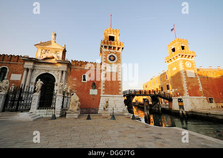 Porte di ingresso di terra e Introduzione all'acqua, Arsenale, Castello, Venezia, Venezia, Veneto, Italia, Europa Foto Stock