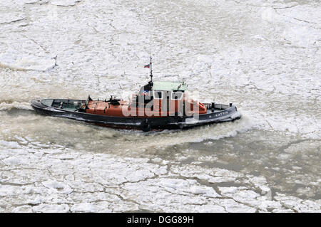 Rimorchiatore, porto di Amburgo in inverno, Amburgo Foto Stock