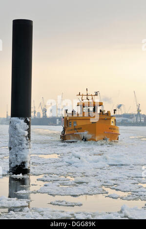 Traghetto, porto di Amburgo in inverno, Amburgo Foto Stock