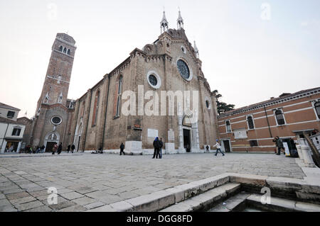 Chiesa di Santa Maria Gloriosa dei Frari, Campo dei Frari, San Polo, Venezia, Venezia, Veneto, Italia Foto Stock