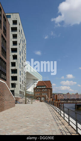 Edificio per uffici Germanischer Lloyd, Ericus-Contor, e vecchio edificio doganale Teerhof, HafenCity di Amburgo Foto Stock