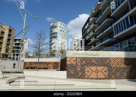 Oval torre residenziale, Vasco-da-Gama-Platz square, Dalmannkai waterfront, HafenCity trimestre, Amburgo Foto Stock