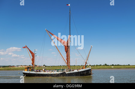 Chiatta a vela Thistle sul fiume Blackwater Essex. Foto Stock