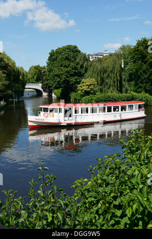 Sistema di cottura a vapore sul corso del fiume Alster all'alzaia, Hamburg, Amburgo, Germania Foto Stock