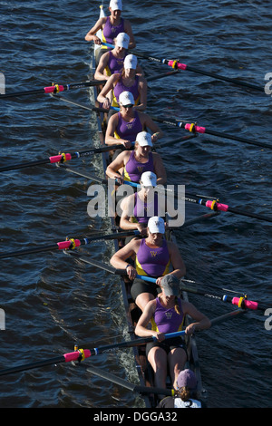 La collegiata donna eights equipaggio, testa del Charles regata, Cambridge, Massachusetts, STATI UNITI D'AMERICA Foto Stock