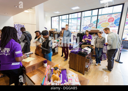 Ristrutturato student union shop in Portsmouth union building Foto Stock