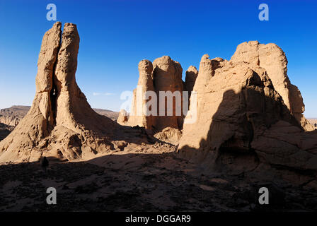 Formazione di roccia a El Ghessour, Tassili du Hoggar, Wilaya Tamanrasset, Algeria, sahara Africa del Nord Foto Stock