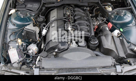 Impianto GPL STAG-300-6 plus in una vettura della BMW Serie 7, modello E38, costruito 1997, 6 cilindri motore dritto con 142kW, Stoccarda Foto Stock