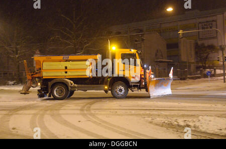 Servizi invernali dell'AWS Stuttgart sulla B 295 strada federale, Stoccarda, Baden-Wuerttemberg Foto Stock