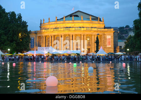 La Stuttgarter "Sommerfest" festival estivo sul lago Eckensee davanti alla Opera House di Stuttgart Staatstheater membro Foto Stock