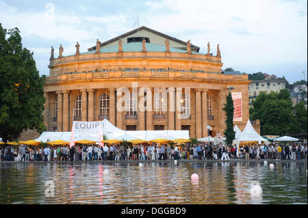 La Stuttgarter "Sommerfest" festival estivo sul lago Eckensee davanti alla Opera House di Stuttgart Staatstheater membro Foto Stock