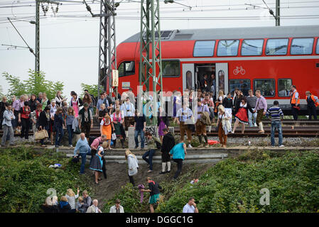 A causa di un deragliamento del treno a Stoccarda Stazione centrale il treno IRE 4905 dopo il deragliamento in viaggio tra Karlsruhe Foto Stock