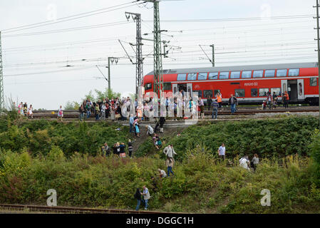 A causa di un deragliamento del treno a Stoccarda Stazione centrale il treno IRE 4905 dopo il deragliamento in viaggio tra Karlsruhe Foto Stock