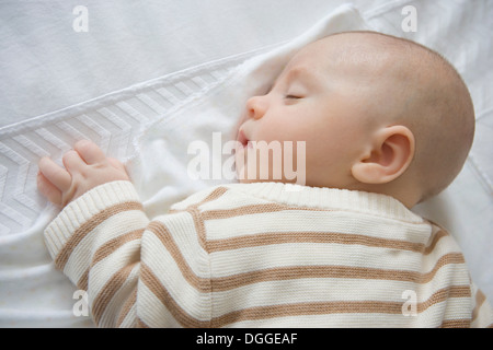 Baby boy sleeping, close up Foto Stock